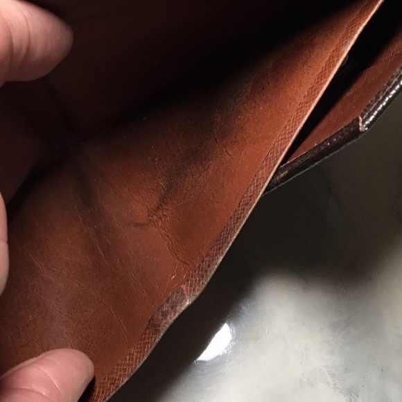 LV MONO DOUBLE SNAP WALLET professionally cleaned - Picture 7 of 13